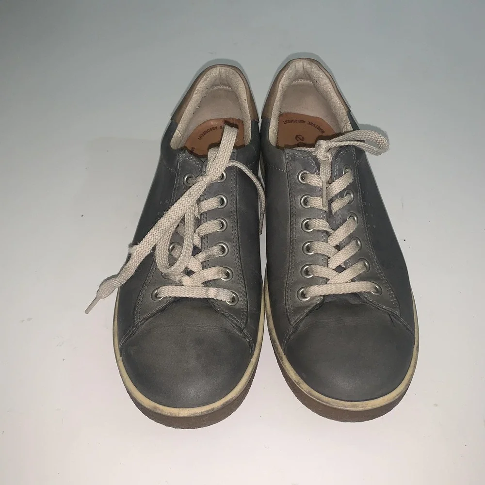 ECCO Shoes Women's 10 Gray Leather Lace Up Casual Comfort Sneakers Walking EU 41